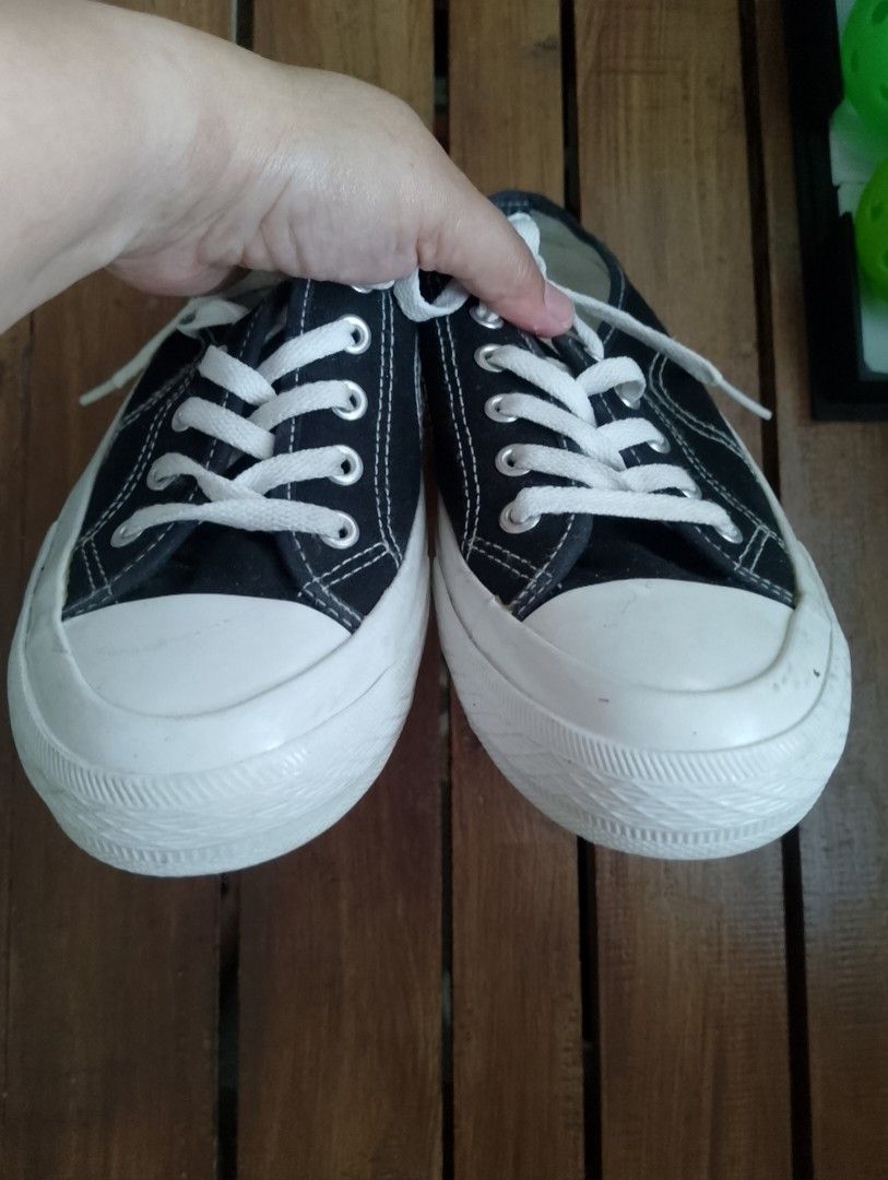Shoopen Canvas Sneakers (Half Shoes) (Category: Sneakers) located in Cabadbaran. Submitted by ztsfinds (Listing ID 1463408179, Image 3). Description: -This is curated ukay footwear. -Size:41 /260 -Have flaws, heel drag, sign of use..