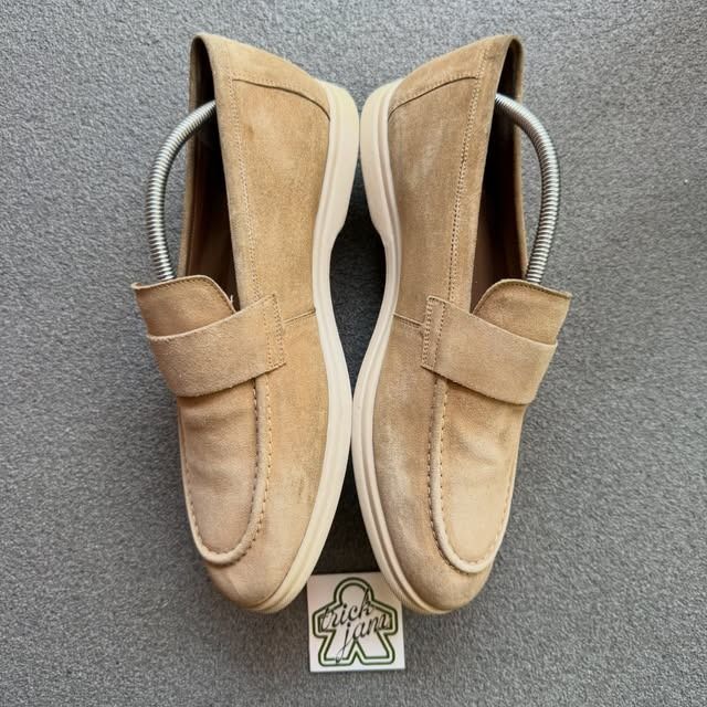 SHOOPEN SUEDE FLAT LOAFERS TAUPE (Category: Casual Shoes) located in Cagayan de Oro. Submitted by huntbytrickjam.v2 (Listing ID 1463345812, Image 3). Description: SHO-PEN SUEDE FLAT LOAFERS TAUPE US 9.5 / EURO 43 / CM 27.5 EXCELLENT Pair Only Sign of Usage M - 1699.