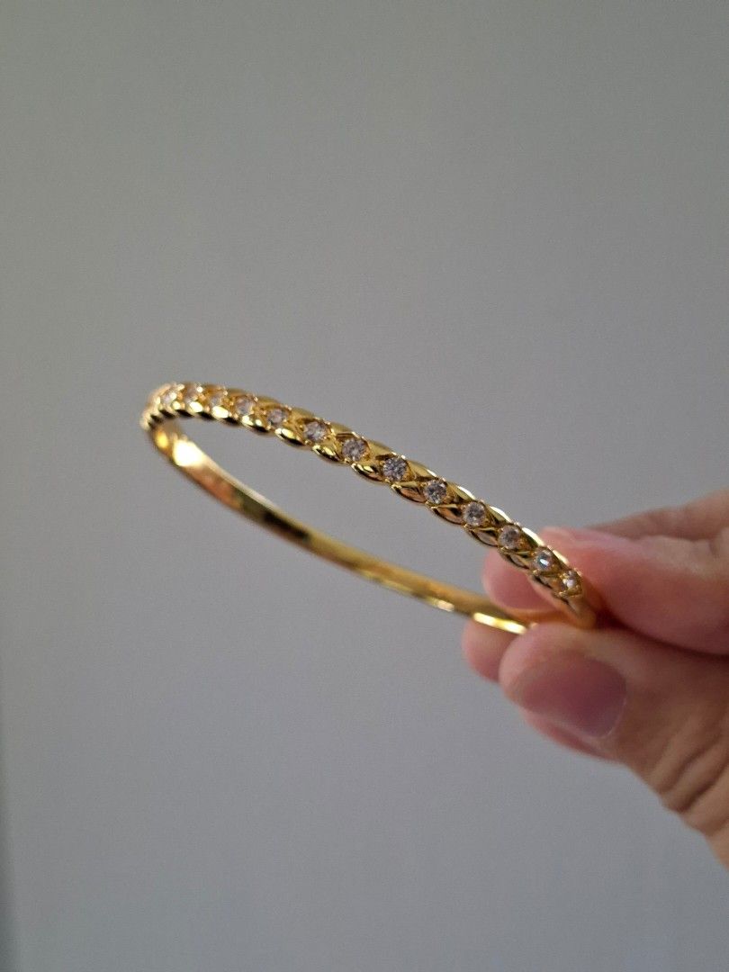 SIMPLE gold Stones Bangle Bracelet (Category: Bracelets) located in Dasmarinas. Submitted by danabrie22 (Listing ID 1463550746, Image 3). Description: very well-made, excellent crafstmanship 10/10 condition brand new stainless steel & white crystal-colored cubic zirconia stones made in Hongkong.