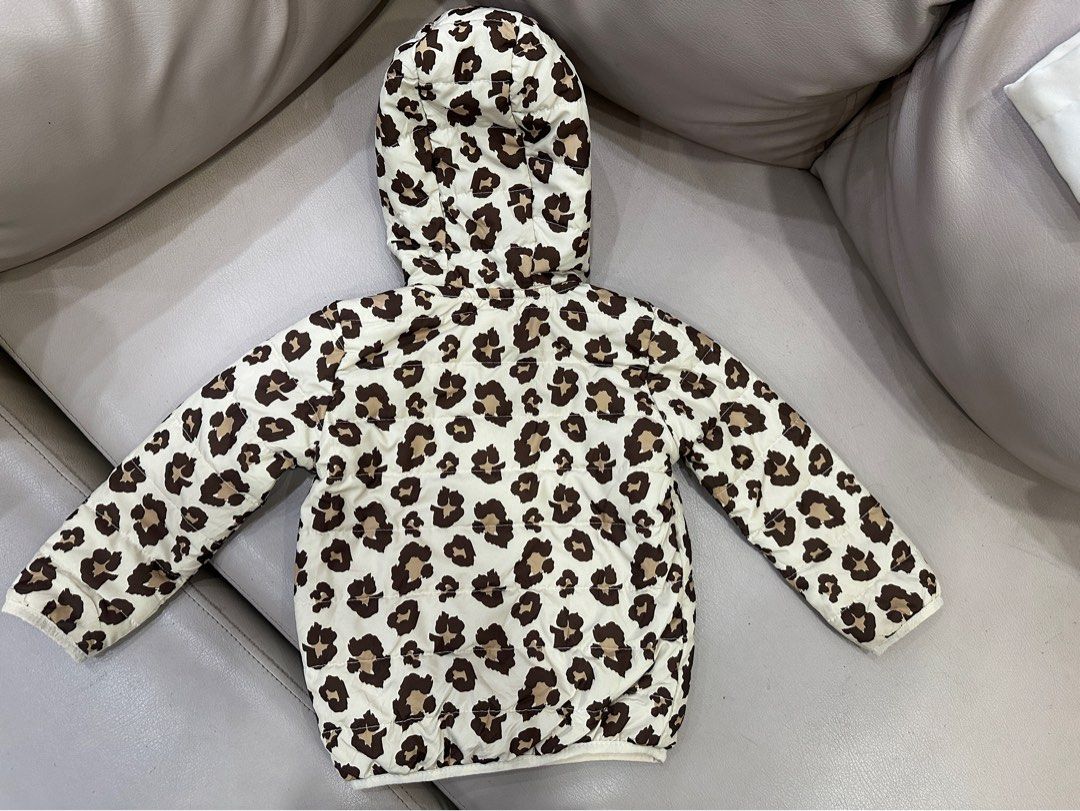 Simple Joys by Carter's Leopard Print Hooded Jacket (Category: Babies & Kids Fashion) located in Quezon City. Submitted by crslph (Listing ID 1463383482, Image 2). Description: - Adorable leopard print design - Soft pink fleece lining for extra warmth - Full zip front for easy wear - Hooded design for added protection - Ideal for cooler weather (autumn/early winter) - Made in Bangladesh -Size: 3T.