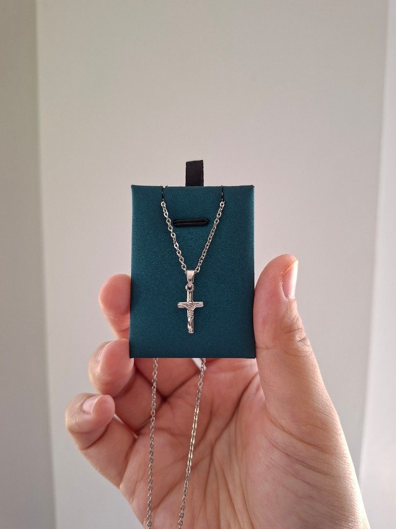 Simple Small The Cross Silver Pendant Necklace (Category: Necklaces) located in Dasmarinas. Submitted by danabrie22 (Listing ID 1463397919, Image 2). Description: brand new - stainless steel 18 inches chain lobster type lock 10/10 condition from Hongkong.