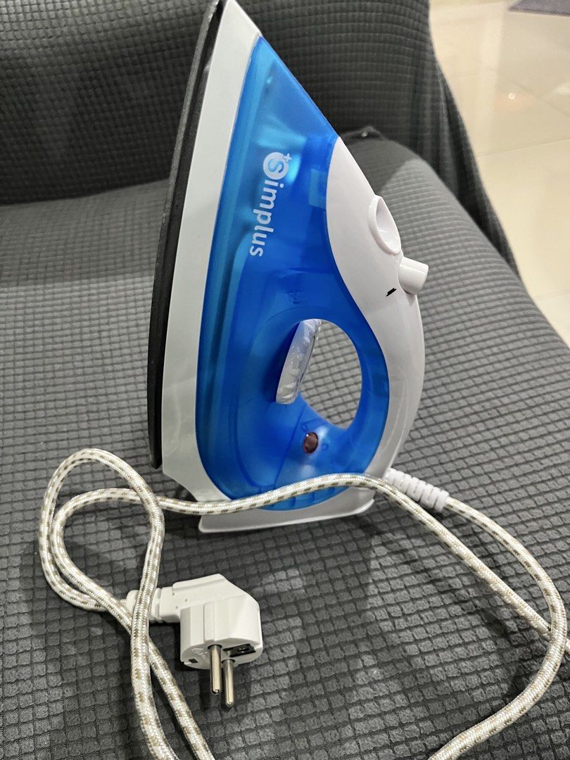 Simplus iron (Category: Irons & Steamers) located in Manila. Submitted by bubblycloud_10 (Listing ID 1463516383, Image 1). Description: Simplus iron -minsan lang ginagamit.