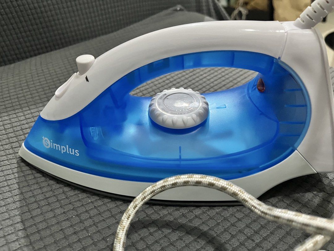 Simplus iron (Category: Irons & Steamers) located in Manila. Submitted by bubblycloud_10 (Listing ID 1463516383, Image 2). Description: Simplus iron -minsan lang ginagamit.