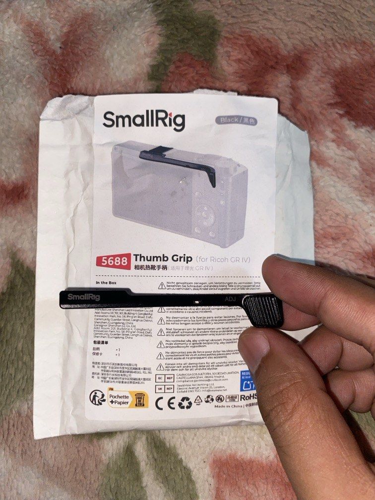 SmallRig 5688 Thumb Grip for Ricoh GR IV (Category: Other Photography Accessories) located in Binangonan. Submitted by r0nb1nt5cat5co (Listing ID 1463551960, Image 2). Description: Opened for inspection. .
