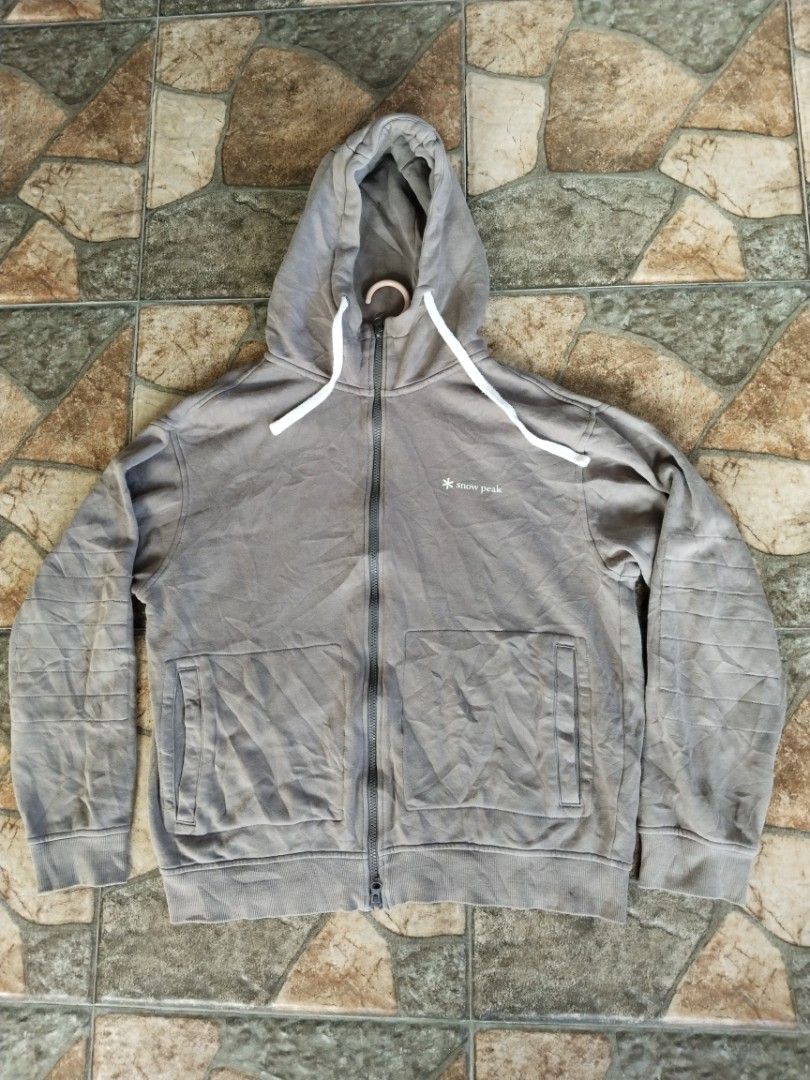 Snow Peak hoodie jacket (Category: Coats, Jackets and Outerwear) located in Legazpi City. Submitted by genobecollectives (Listing ID 1463329865, Image 1). Description: Snow Peak zip-up hoodie 500 plus sf - Drawstring hood - Front pockets - Small Snow Peak logo on chest - Sleeve tag with size details (Unisex M / JP 48 / EU 48 / S) - Ideal for casual wear -23 x 26 very good condition pa my issue lang washable naman last pics. dm.