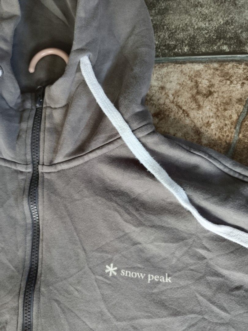 Snow Peak hoodie jacket (Category: Coats, Jackets and Outerwear) located in Legazpi City. Submitted by genobecollectives (Listing ID 1463329865, Image 2). Description: Snow Peak zip-up hoodie 500 plus sf - Drawstring hood - Front pockets - Small Snow Peak logo on chest - Sleeve tag with size details (Unisex M / JP 48 / EU 48 / S) - Ideal for casual wear -23 x 26 very good condition pa my issue lang washable naman last pics. dm.