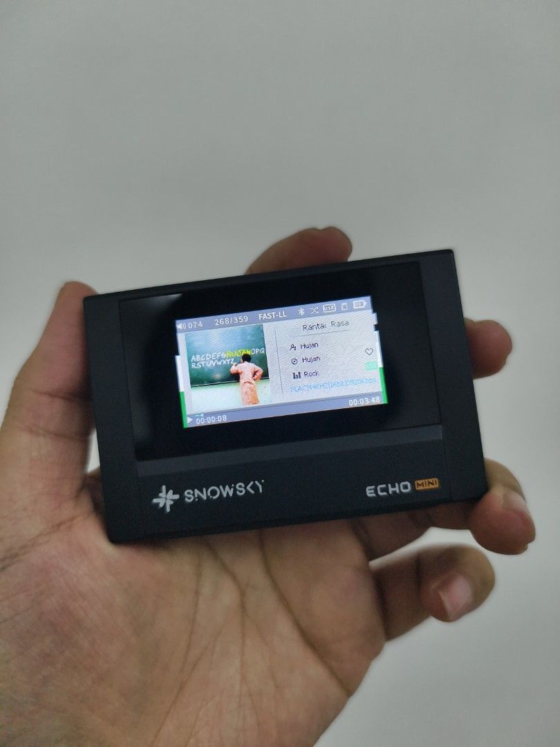 Snowsky Echo Mini (Category: Portable Music Players) located in Shah Alam. Submitted by Meaningfool (Listing ID 1463471086, Image 2). Description: - Snowsky Echo Mini: Portable High-Resolution Music Player - Features a reset button for easy troubleshooting - Balanced audio output for superior sound quality - Expandable storage with microSD card slot - Modern USB-C port for charging and data transfer - Compact and lightweight design, perfect for c