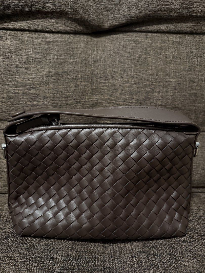 Sobien Genuine Leather Bag (Category: Cross-body Bags) located in Taguig. Submitted by preloved_bycarla (Listing ID 1463450038, Image 1). Description: Barely used just stored. Rfs: decluttering .