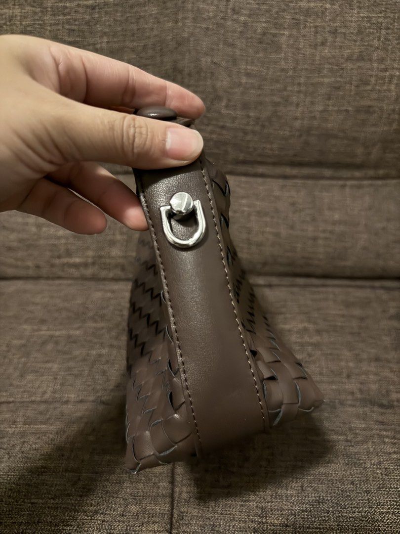 Sobien Genuine Leather Bag (Category: Cross-body Bags) located in Taguig. Submitted by preloved_bycarla (Listing ID 1463450038, Image 2). Description: Barely used just stored. Rfs: decluttering .