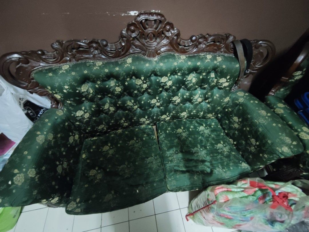 SOFA KAYU + KABINET TV (Category: Other Home Decor) located in Shah Alam. Submitted by thriftculture_izz (Listing ID 1463334795, Image 3). Description: Condition sofa 7/10 👍✅ ade dua set Condition kabinet tv 7/10 👍✅.