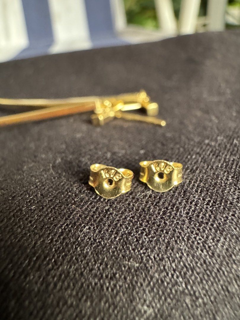 Solid 18K Saudi Gold Tiffany-Style "T" Wire Drop Earrings (Category: Earrings) located in Paranaque City. Submitted by kenoh07 (Listing ID 1463408974, Image 3). Description: Elevate your style with these gorgeous, authentic 18K Saudi Gold Drop Earrings. Beautifully inspired by the timeless Tiffany & Co. “T” wire design, these feature an elegant, gently curved bar drop that catches the light beautifully. They have a beautiful, heavy luxury appeara