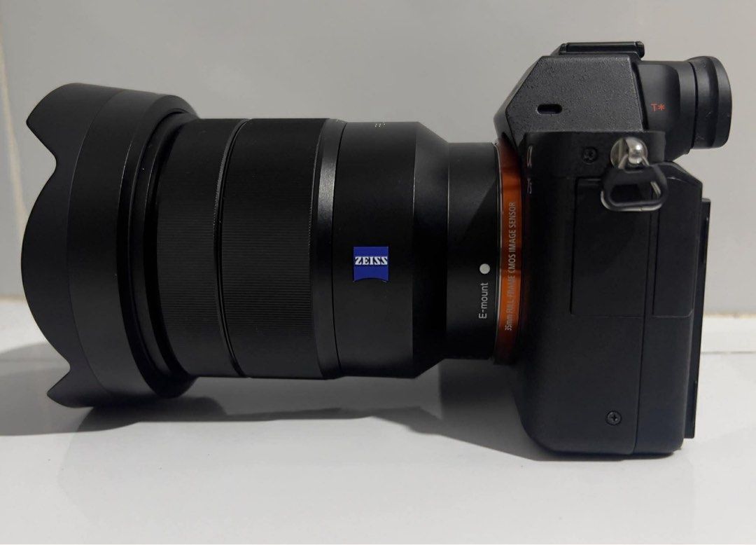 SONY A7sii (Category: Cameras) located in Maddela. Submitted by rosieefashion (Listing ID 1463339704, Image 2). Description: Sony A7sii Sony FE 4 16-35mm 2 Batteries 1 charger Low shutter count.