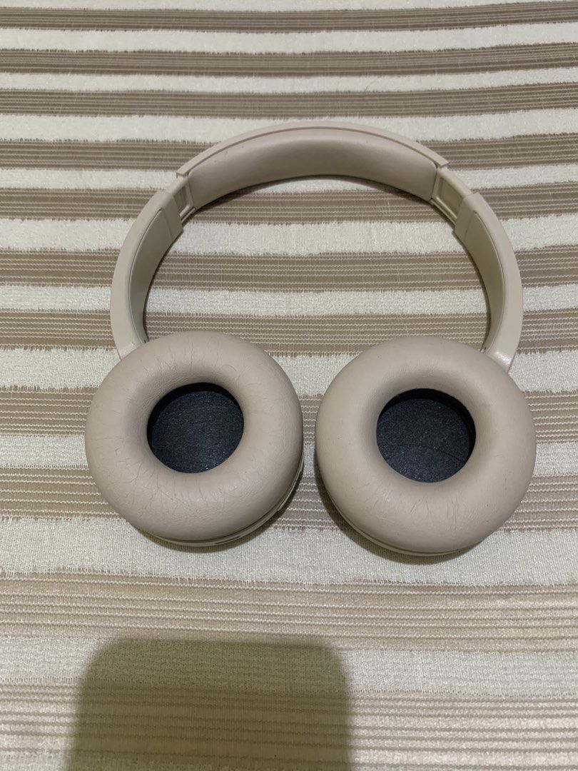Sony wireless Headphones (Category: Headphones & Headsets) located in Manila. Submitted by granddeer_7635ed (Listing ID 1463365069, Image 2). Description: - Sony WH-1000XM4 Headphones - Excellent sound quality and industry-leading noise cancellation - Good working condition - Minor signs of wear on earcups -headphones only.