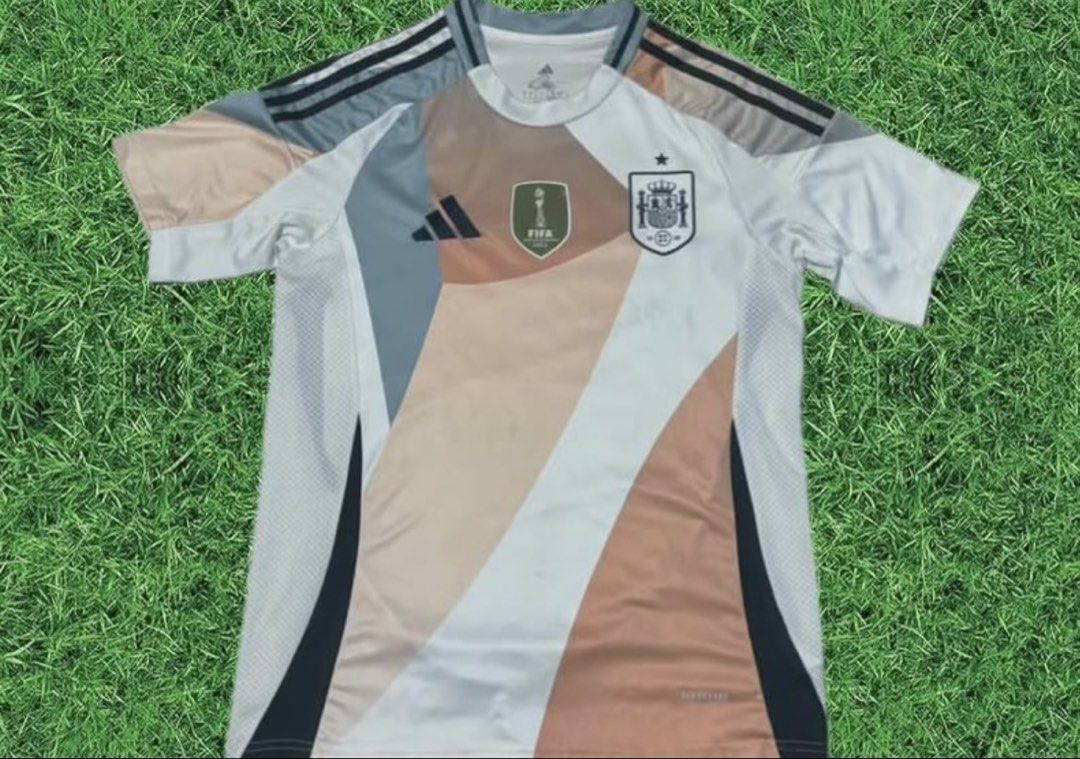 •Spain Football Jersey (Category: Tshirts & Polo Shirts ) located in Manila. Submitted by auapparel (Listing ID 1463368800, Image 1). Description: .