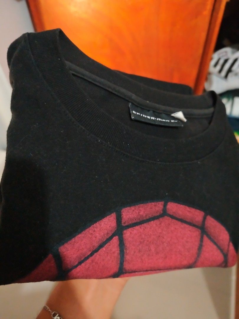 Spiderman 2004 (Category: Activewear) located in Quezon City. Submitted by oldsoulv1 (Listing ID 1463425838, Image 3). Description: Not sure ha pero daming theory na version ni Tobey Maguire raw kalaban ng X-Men ha? need mo neto for sure. Vintage Spiderman 2 Big Head Tee dated 2004 dimes: rare size/money dimes check the slide issue: crackprints/pinhole(s) for safety 2299 shipped Quezon City📍.