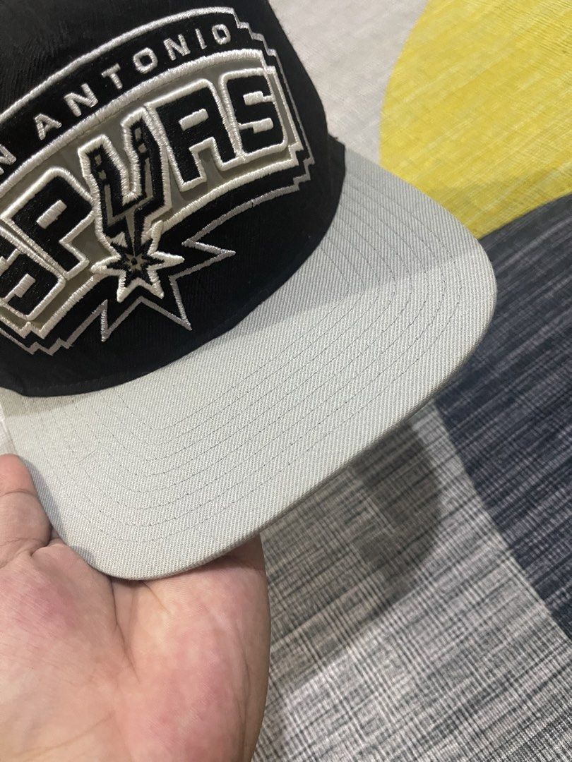 Spurs mitchell n ness snapback hat (Category: Caps & Hats) located in Taytay. Submitted by ekselentekondisyon (Listing ID 1463473481, Image 2). Description: Spurs snapback hat By mitchell n ness Need wash and cleaning May kalawang under button Bawal sa maselan Acrylic/wool material .