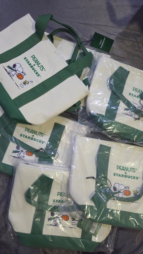 Starbucks x Snoopy Tote Bag (Category: Tote Bags) located in Quezon City. Submitted by kctheexplorer05 (Listing ID 1463528258, Image 1). Description: - Brand: Starbucks x Snoopy - Type: Tote Bag - Material: Durable Canvas - Color: Cream with Green Accents - Design: Features adorable Snoopy graphics - Condition: Brand New.