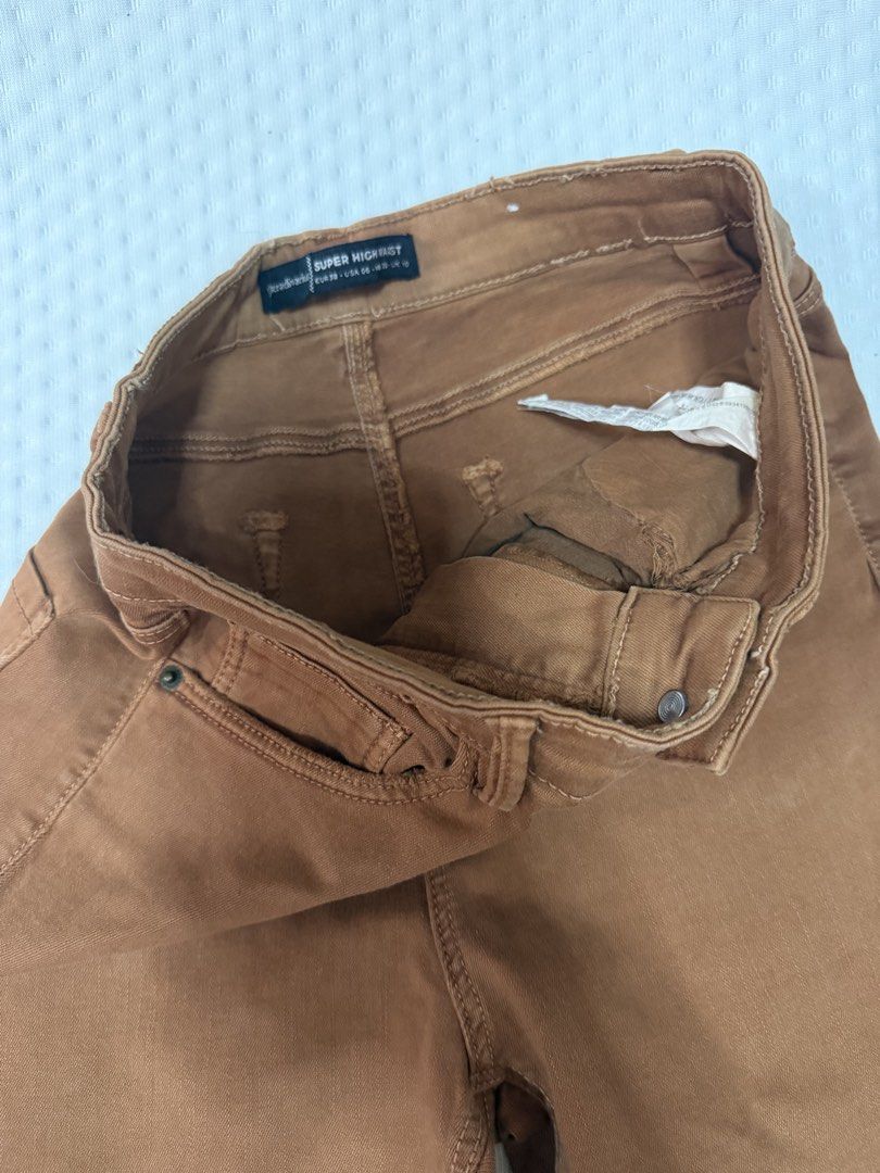 Stradivarius slim-fit jeans (Category: Jeans) located in Quezon City. Submitted by pinkystrends.co (Listing ID 1463372074, Image 3). Description: .