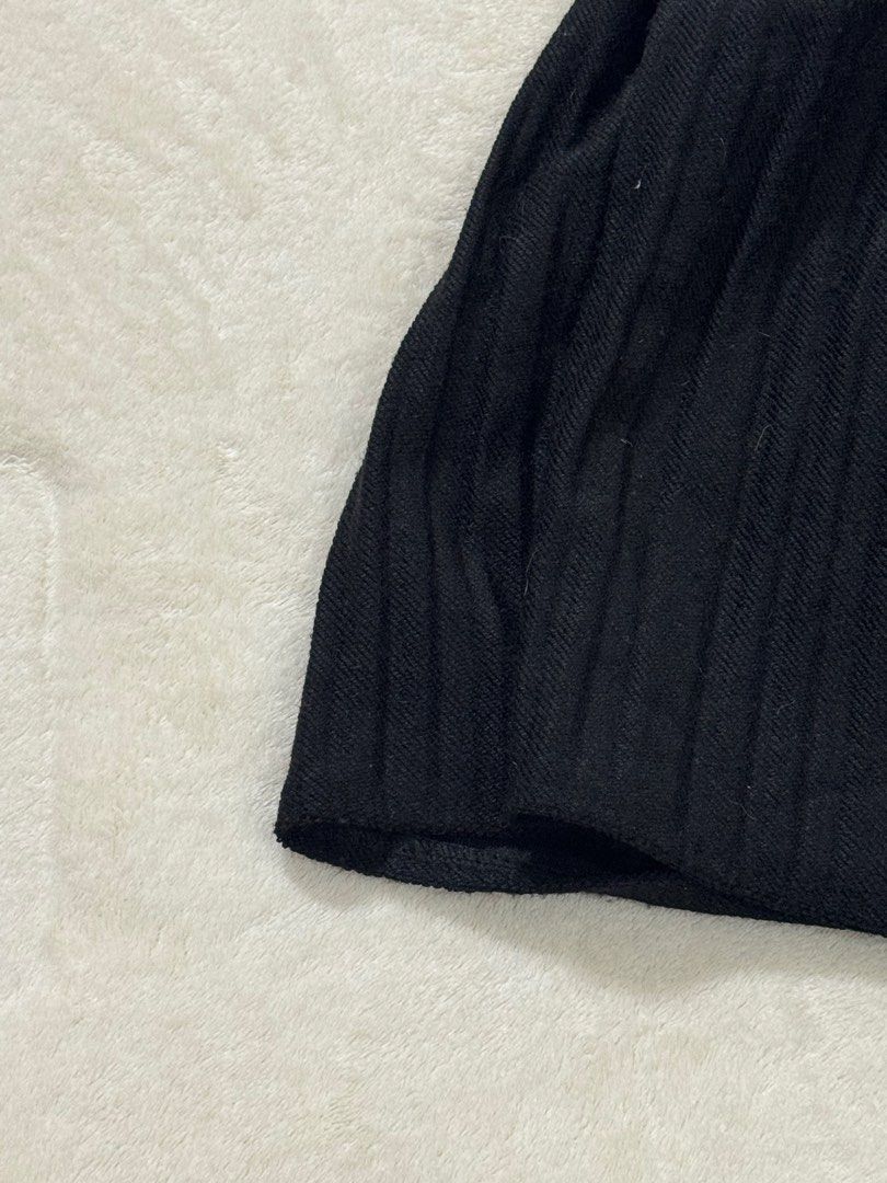 Stretchable Black Skirt (Category: Skirts) located in Bagac. Submitted by danicruz_ (Listing ID 1463495504, Image 3). Description: - Stretchable Black Skirt Perfect for Parties and Events - Size Small to Medium - Slightly Used.