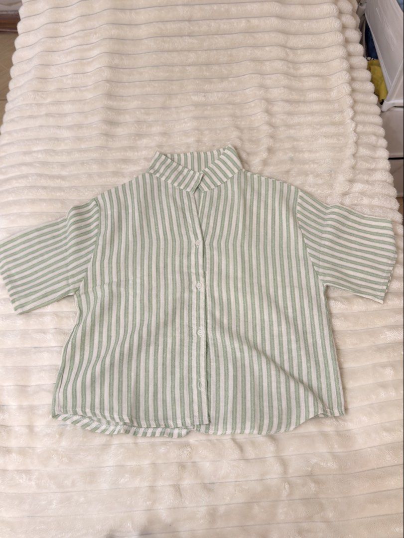 Striped Button-Up Shirt (Category: Tshirts & Polo Shirts ) located in Rizal. Submitted by rianaht (Listing ID 1463399240, Image 2). Description: Classic green and white stripe pattern - Can fit Medium to Large 🌸 RFS: Decluttering 🌸 Delivery only to be shouldered by the buyer. 🌸 Payment via GCash / Maya / Maribank.