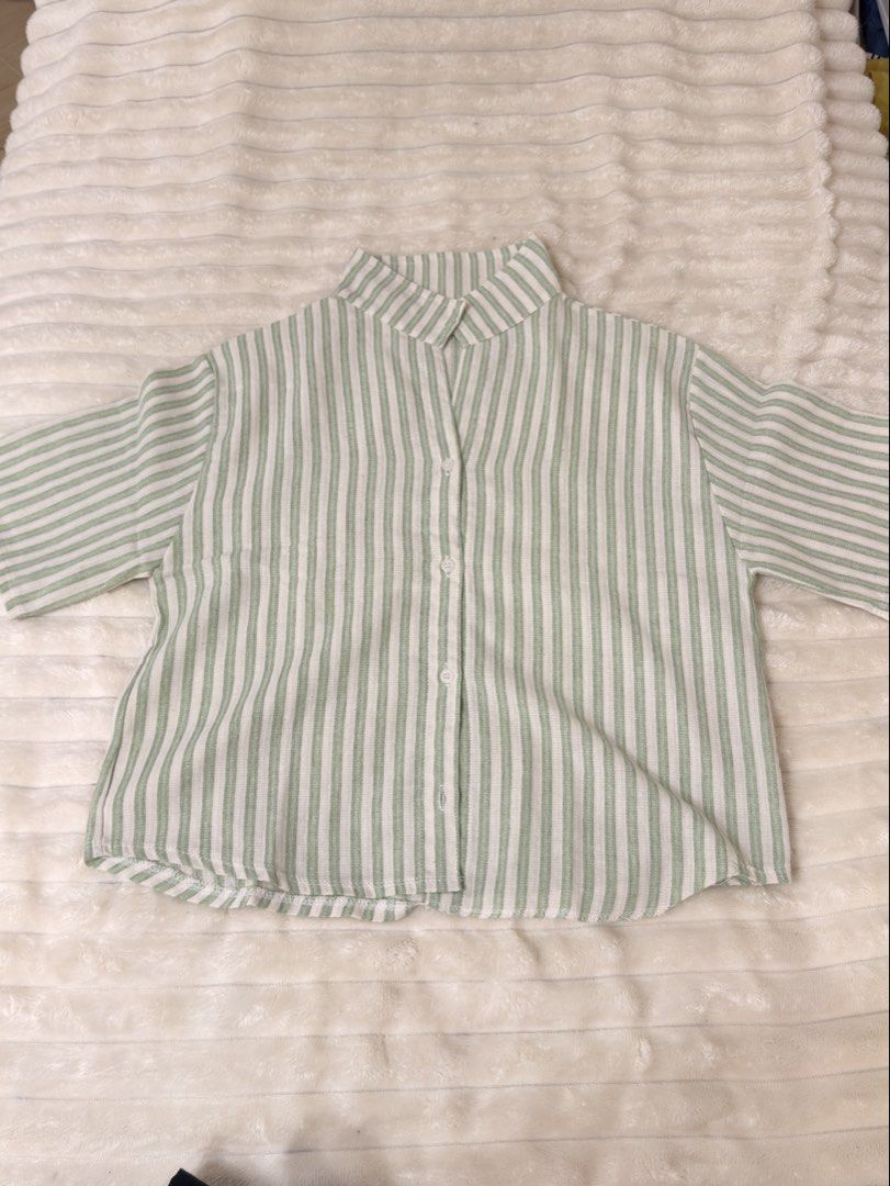 Striped Button-Up Shirt (Category: Tshirts & Polo Shirts ) located in Rizal. Submitted by rianaht (Listing ID 1463399240, Image 1). Description: Classic green and white stripe pattern - Can fit Medium to Large 🌸 RFS: Decluttering 🌸 Delivery only to be shouldered by the buyer. 🌸 Payment via GCash / Maya / Maribank.