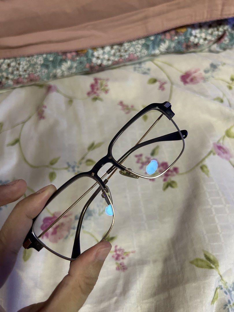 Sunnies Studios Anti-Radiation Blue Light Glasses (Category: Sunglasses & Eyewear) located in Manila. Submitted by curatedbyelvynna (Listing ID 1463367187, Image 2). Description: No prescription, ideal for screen use 💻📱 No when worn, no ‘more photos’. All photos are posted, what you see is what you’ll get. Please note that my items are preloved, it is likely that there will be signs of light wear in general. Last price posted 💯 No more hagglin