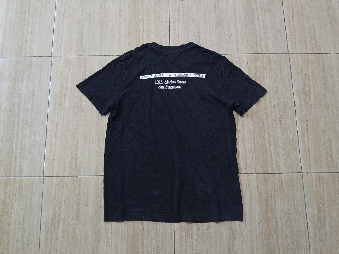 Supreme Box Logo (Category: Activewear) located in Glan. Submitted by cpaharodde48008 (Listing ID 1463419123, Image 2). Description: Supreme Box Logo Men's Tee Very good to excellent Color rate 9.5/10 Size Large Width - 21.5 x Length - 28.5 No crack print 599 freeship only Dm.