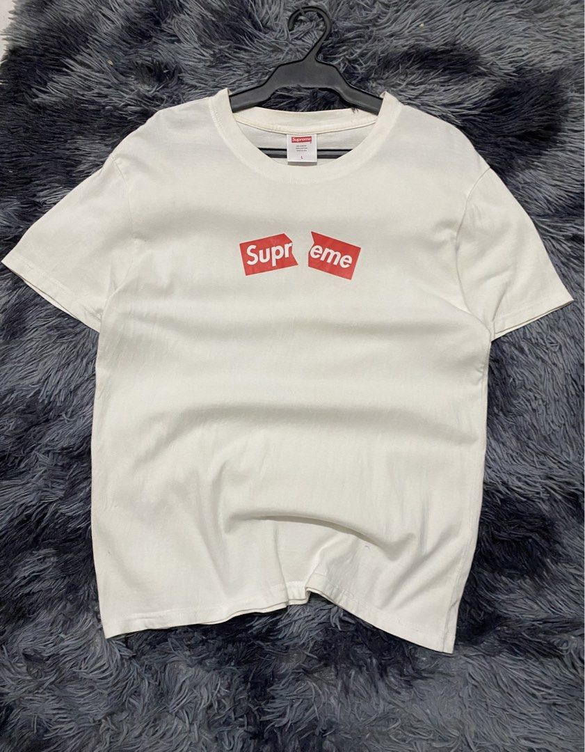 SUPREME BOX LOGO (Category: Luxury Apparel) located in Apalit. Submitted by thriftygabbb (Listing ID 1463467526, Image 1). Description: 20 x 26.