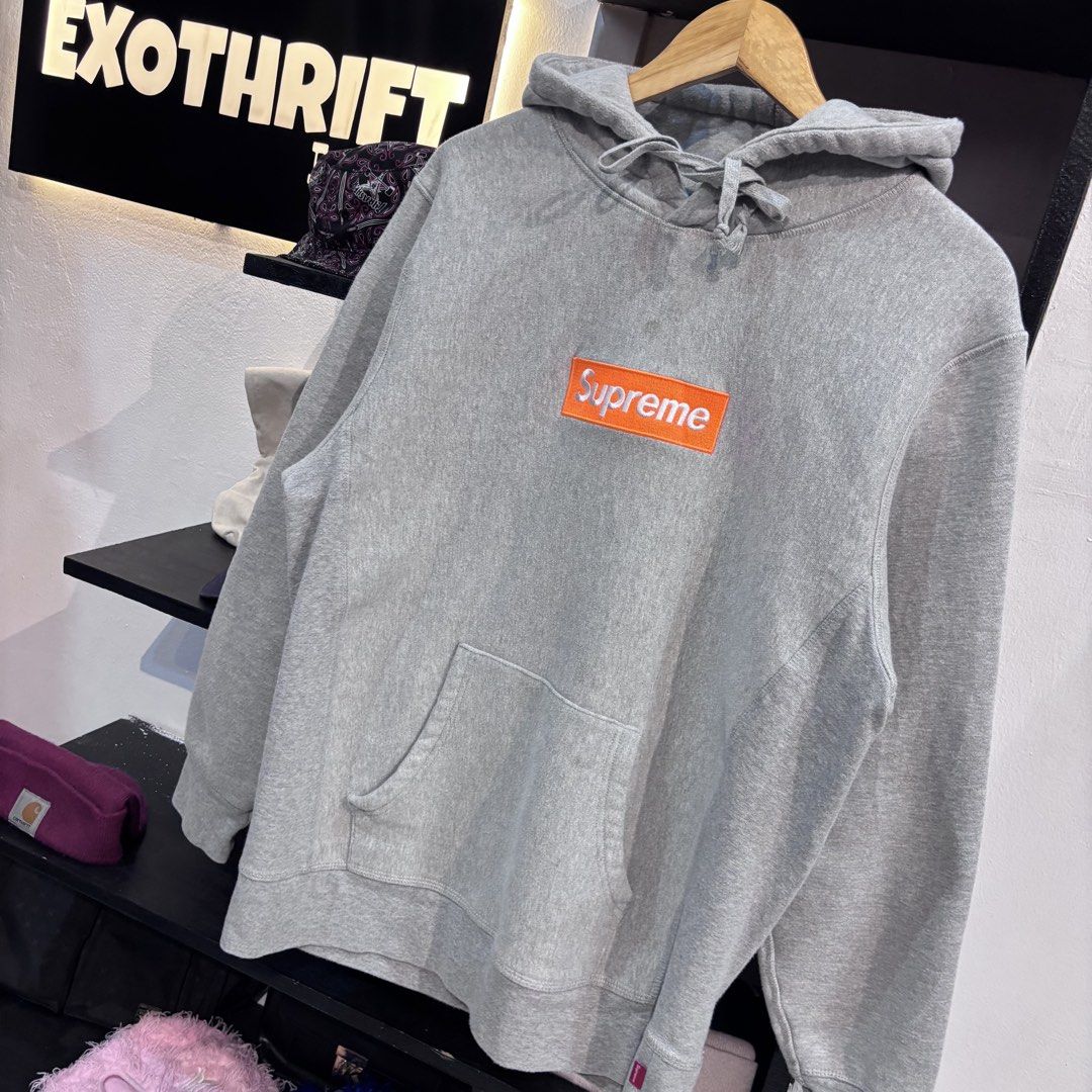 Supreme Box logo orange (Category: Activewear) located in Rizal. Submitted by doyskie.star (Listing ID 1463515783, Image 2). Description: Dimes: 23 x 28.