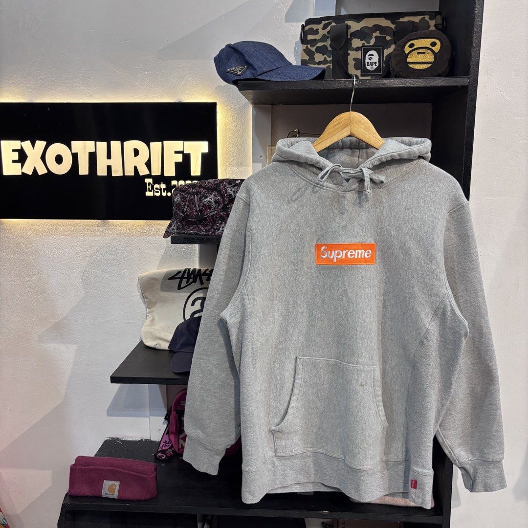 Supreme Box logo orange (Category: Activewear) located in Rizal. Submitted by doyskie.star (Listing ID 1463515783, Image 1). Description: Dimes: 23 x 28.