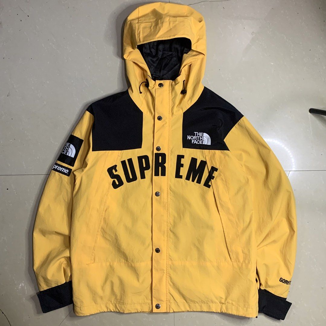 Tnf x Supreme Arc Logo Gore-tex (Category: Activewear) located in Alaminos. Submitted by jikstocks (Listing ID 1463480683, Image 2). Description: Good Condition Solid details 9.5/10 colorrate Complete Tags.