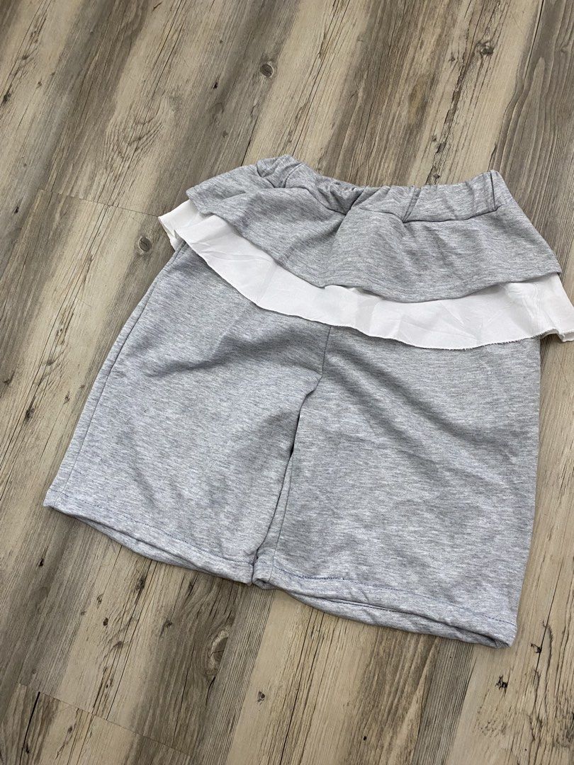 Sweat Short Skirt (Category: Shorts) located in Cagayan de Oro. Submitted by gotchu.fit (Listing ID 1463451563, Image 3). Description: Sweat-short Skirt ▪️ Length 24 ▪️ Waistline 24-40 ▪️ Leg opening 11.5 ▪️ Thigh 13 •Comfy fabric •built in skirt ISSUE: NONE 🏷️Mine: ₱300 MOP: GCASH MOD: J&T SHIPPING FEE 80-90₱ Disclaimer: We are not affiliated with any brands, all items are throughly curated and all images are solely taken by @gotchuufit #gσт¢нυ