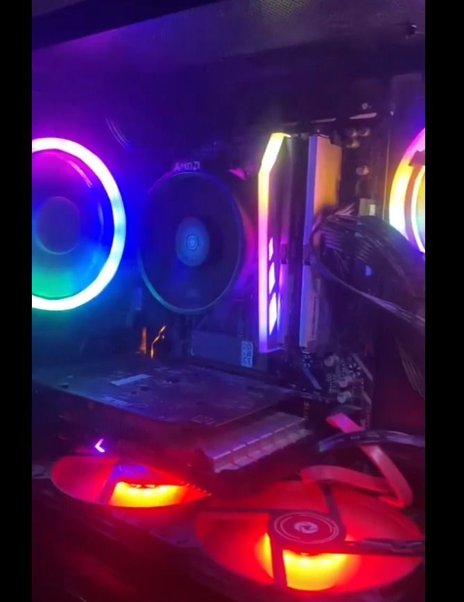 System unit (Category: Desktops) located in Quezon City. Submitted by shopnimark (Listing ID 1463544047, Image 1). Description: FS system unit kayo nalang mag upgrade ng processor ready na for ryzen 5 or 7 yan 13,500 Athlon 3000G b450 ds3h v2 gigabyte 4 ram slot maxsun RGB ddr4 8x1 3200mhz 256 m2 skhynix di kasama 2 terra na storage gtx 1650 nakalimutan ko na anong case to issue walang back panel ghostmamba 80+ bronze.