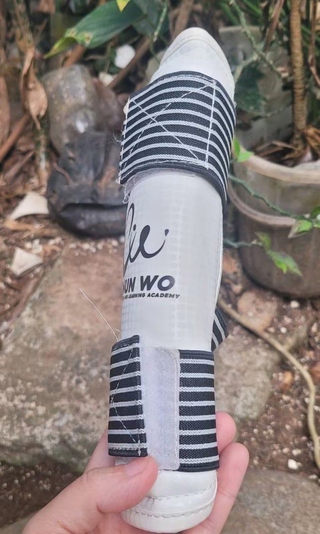 TAEKWONDO ARM GUARD (Category: Other Sports Equipment and Supplies) located in Sablan. Submitted by gongonshelley12 (Listing ID 1463504560, Image 2). Description: 👉👉200 ONLY👈👈 TAEKWONDO ARM GUARD EXCELLENT CONDITION.