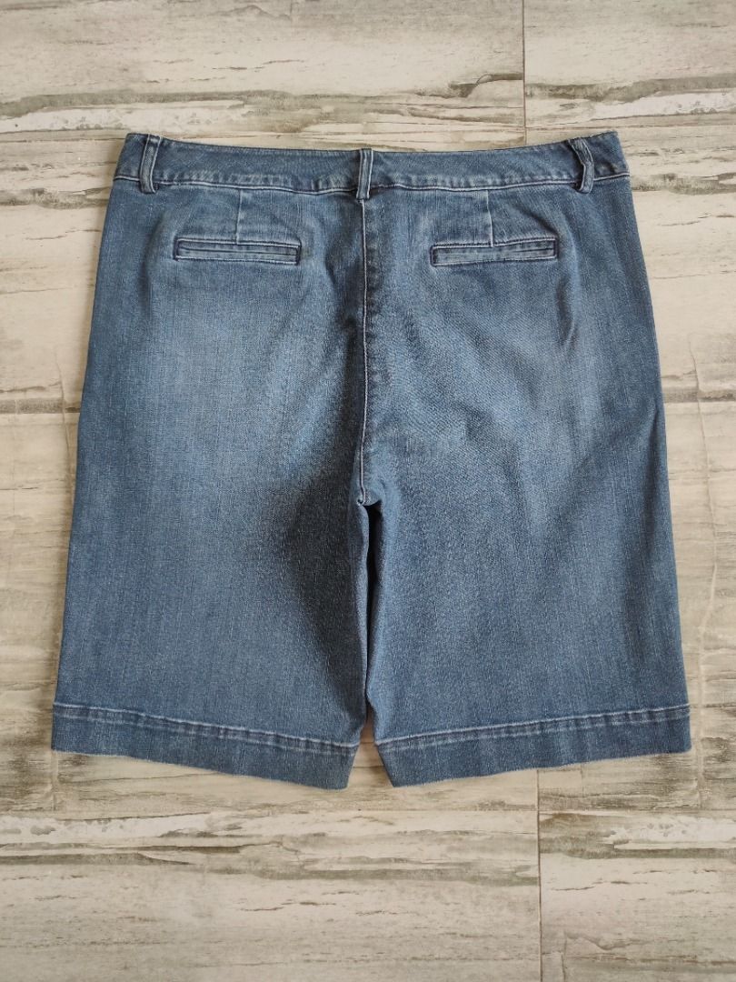 Talbots Denim Shorts - Size 34 (Category: Shorts) located in Dasmarinas. Submitted by jethroespinosa (Listing ID 1463358189, Image 2). Description: Size in inches: 34 waist can stretch to 35 21 length 10.5 inseam 10 leg hole No issues or alterations Loc: Dasma Cavite MOP: Gcash.