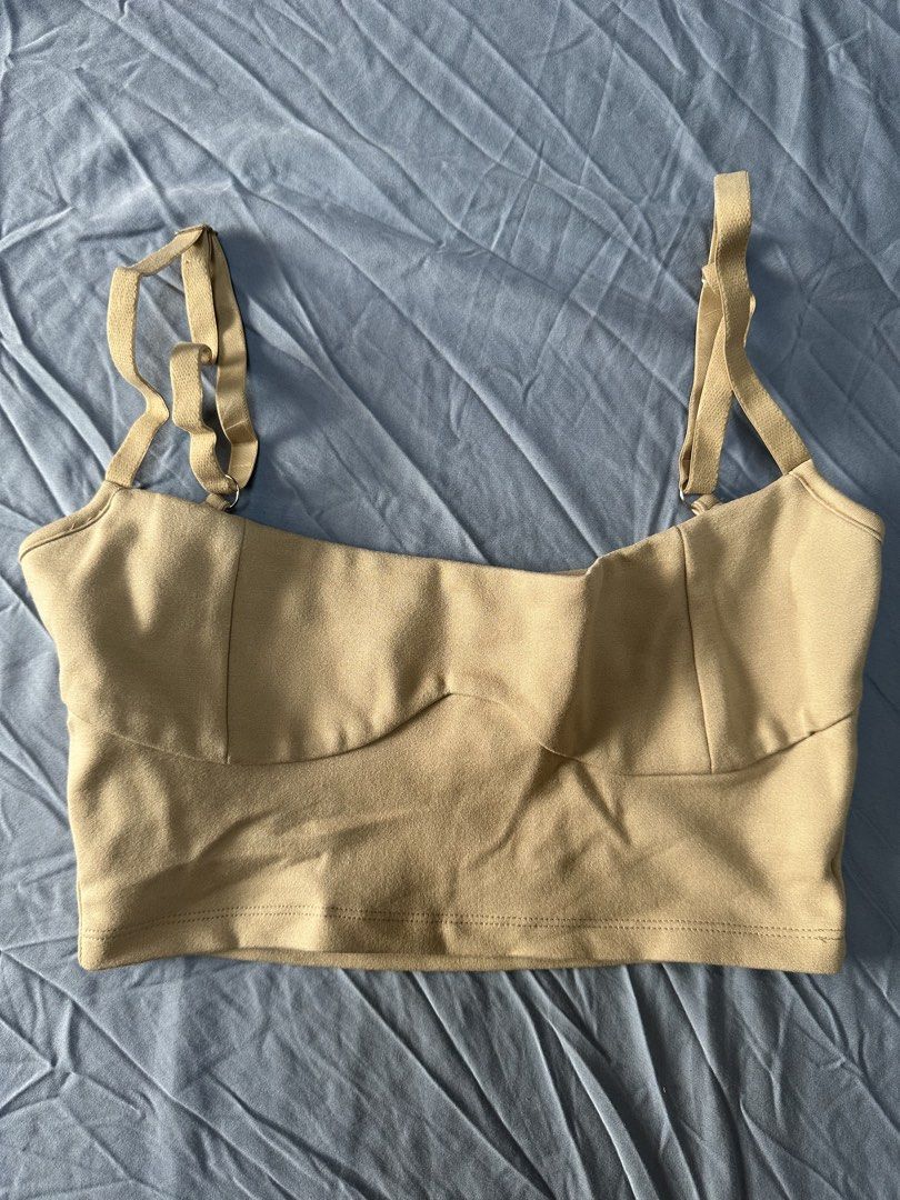 Tapies Form Flex Contoured Corset (Category: Others Tops) located in Quezon City. Submitted by tan__k (Listing ID 1463395054, Image 2). Description: Size XS color sand Excellent condition, no flaws Your closet’s next go-to! Get ready to elevate your outfit and flex your form with Tapies. Crafted from our unique cotton-nylon blend, our Flex fabric flatters and hugs your body in all the right angles. Tapies Form Flex - Contoured Corset Enhances you