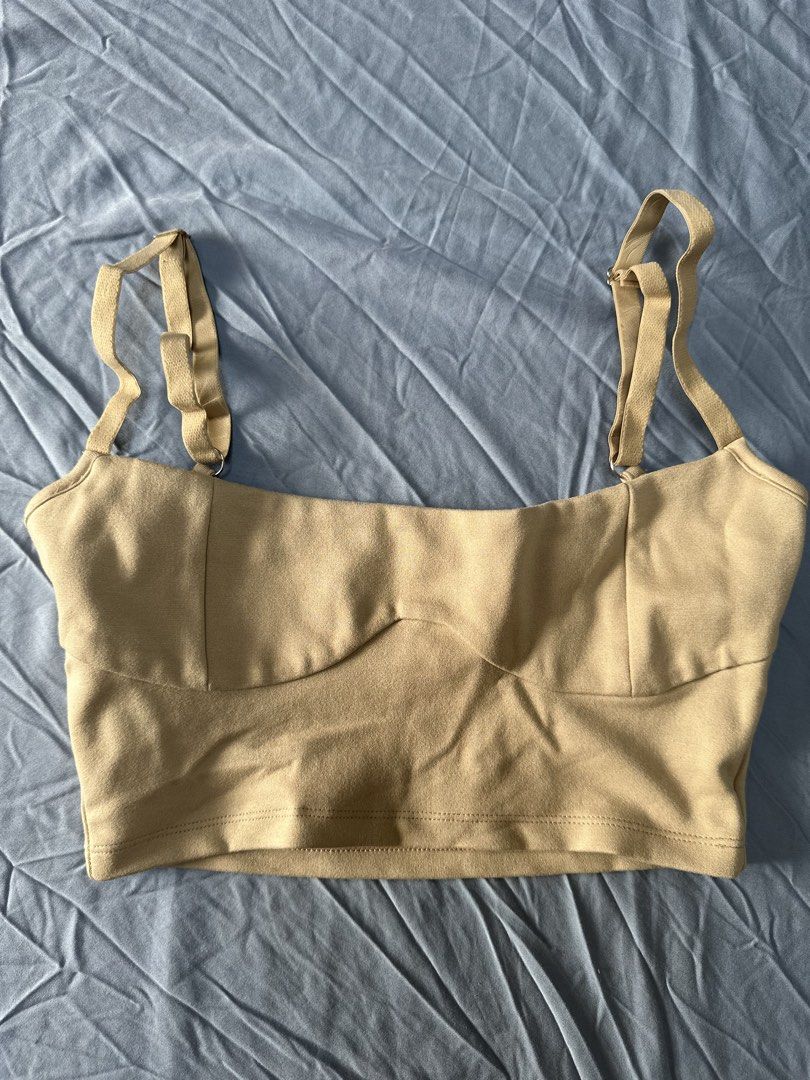 Tapies Form Flex Contoured Corset (Category: Others Tops) located in Quezon City. Submitted by tan__k (Listing ID 1463395054, Image 3). Description: Size XS color sand Excellent condition, no flaws Your closet’s next go-to! Get ready to elevate your outfit and flex your form with Tapies. Crafted from our unique cotton-nylon blend, our Flex fabric flatters and hugs your body in all the right angles. Tapies Form Flex - Contoured Corset Enhances you