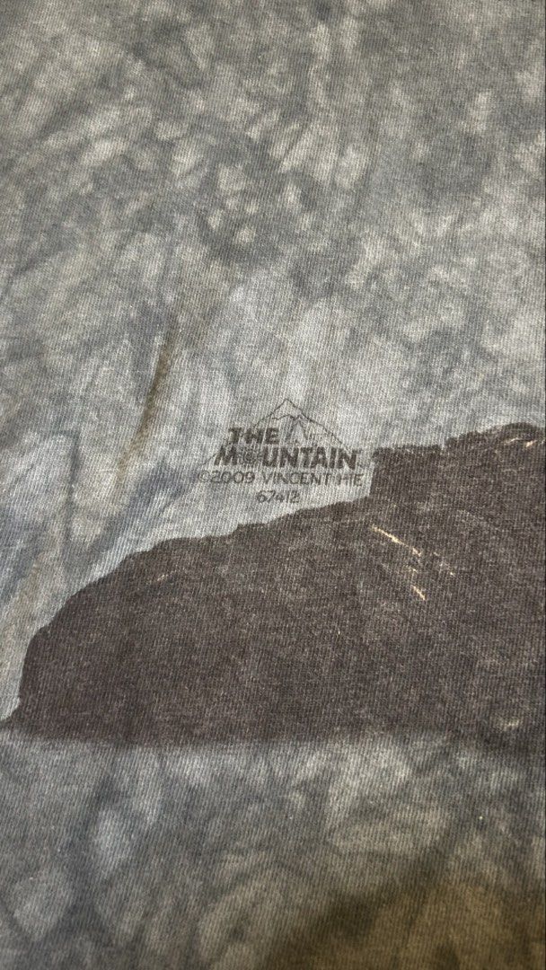 The Mountain (Category: Tshirts & Polo Shirts ) located in Manila. Submitted by thrifty_rick (Listing ID 1463449891, Image 3). Description: The Mountain-Octopus 2009 Issue: Pinhole Condition: Well used but in good condition. W25.5 L32 .