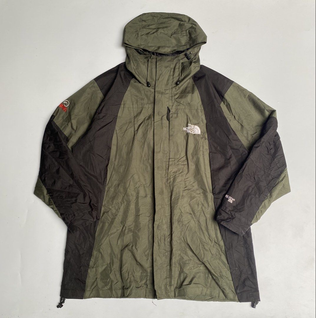 The north face (Category: Activewear) located in Sipocot. Submitted by cross-culture.0 (Listing ID 1463427386, Image 1). Description: The North Face Goretex Summit Seiries excellent condition no issues Featuring Color Black and Army Green Size XL 23W 30.5L 1500 Free shipping dm.