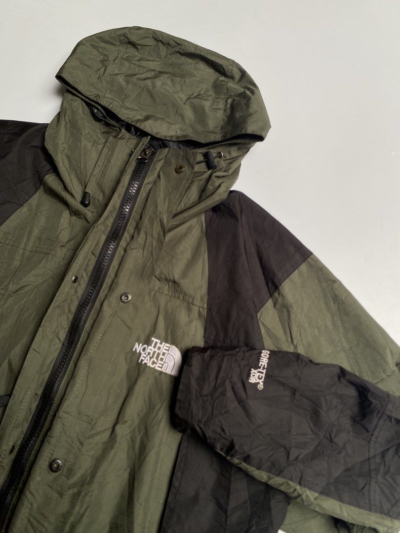 The north face (Category: Activewear) located in Sipocot. Submitted by cross-culture.0 (Listing ID 1463427386, Image 2). Description: The North Face Goretex Summit Seiries excellent condition no issues Featuring Color Black and Army Green Size XL 23W 30.5L 1500 Free shipping dm.