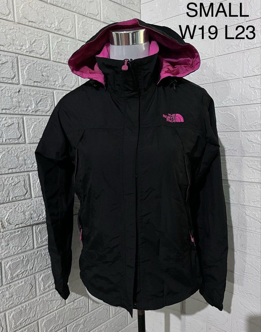 THE NORTH FACE (Category: Coats, Jackets and Outerwear) located in Kabankalan. Submitted by miaangelar73343 (Listing ID 1463471819, Image 1). Description: .