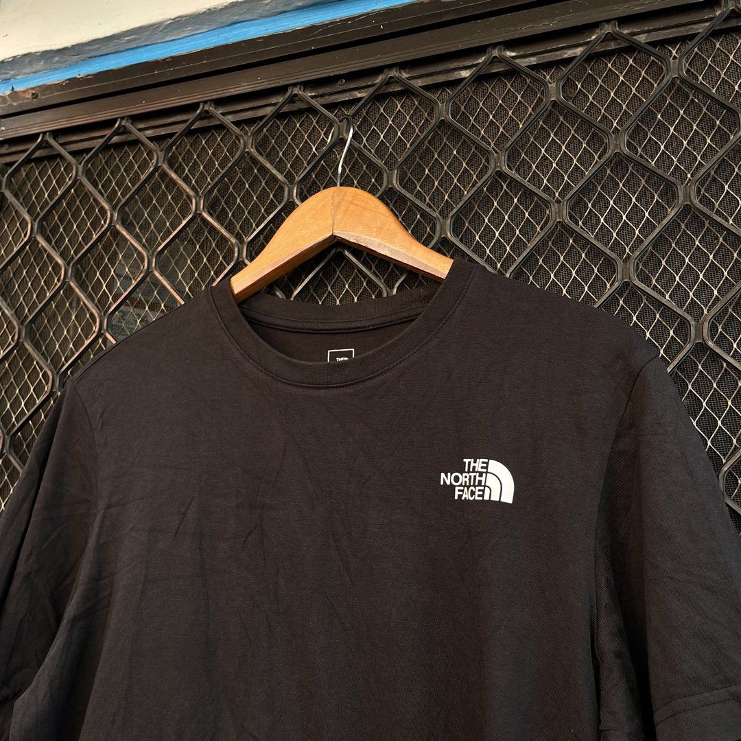 The north face chest logo shirt (Category: Activewear) located in Taguig. Submitted by scoutandloots (Listing ID 1463335543, Image 2). Description: The north face chest logo shirt • Size: M • 20x26.5.