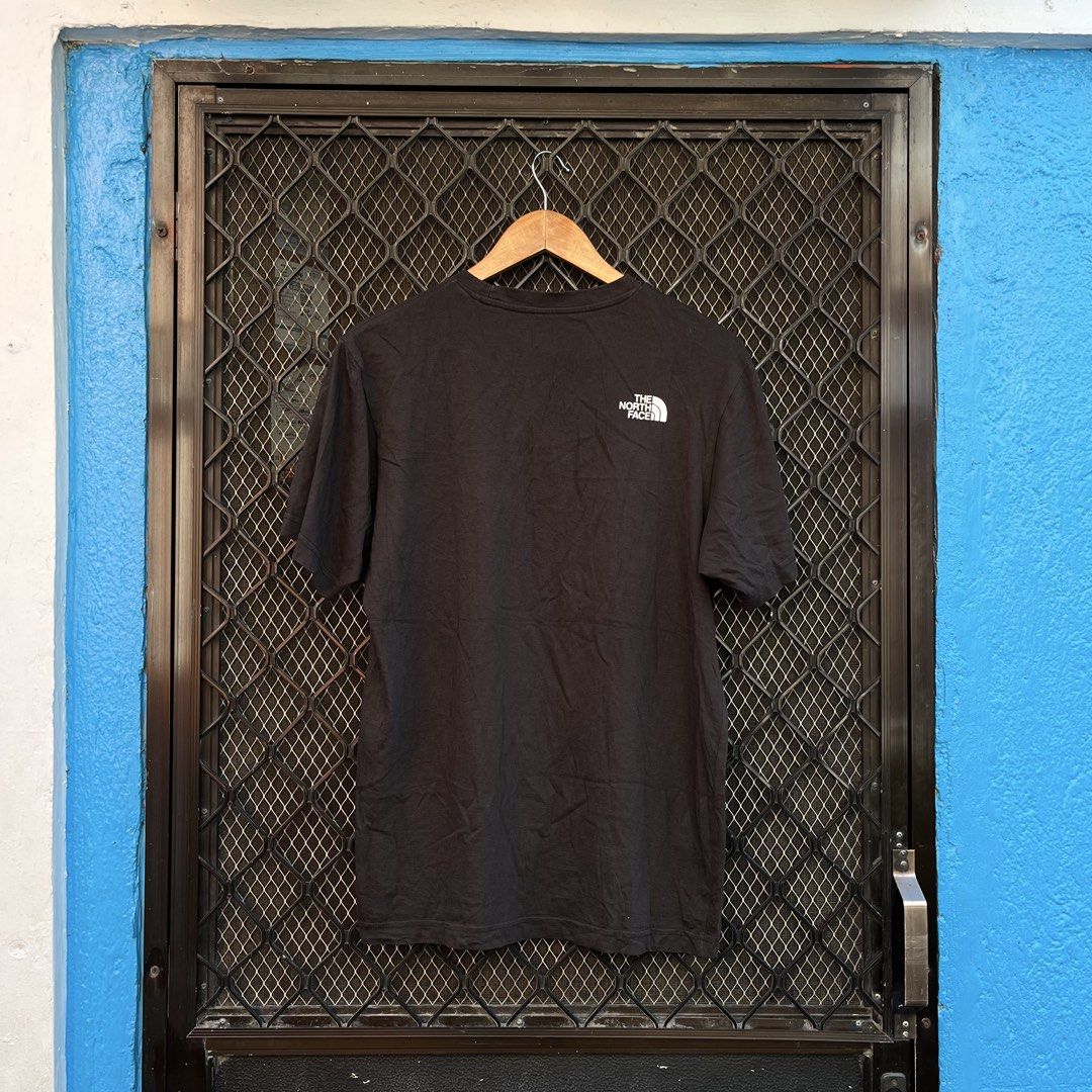 The north face chest logo shirt (Category: Activewear) located in Taguig. Submitted by scoutandloots (Listing ID 1463335543, Image 3). Description: The north face chest logo shirt • Size: M • 20x26.5.