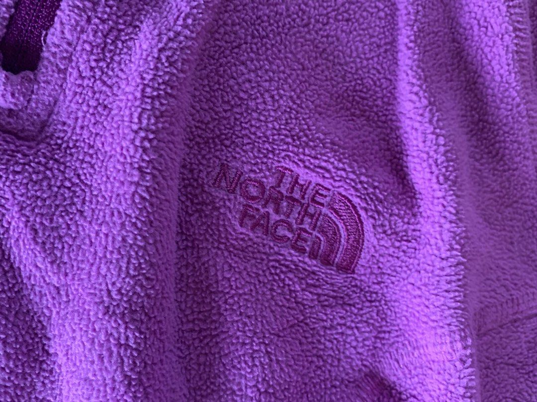 THE NORTH FACE FLEECE JACKET (Category: Activewear) located in Naga. Submitted by justin472 (Listing ID 1463495849, Image 2). Description: 20x24 arm pit 27.