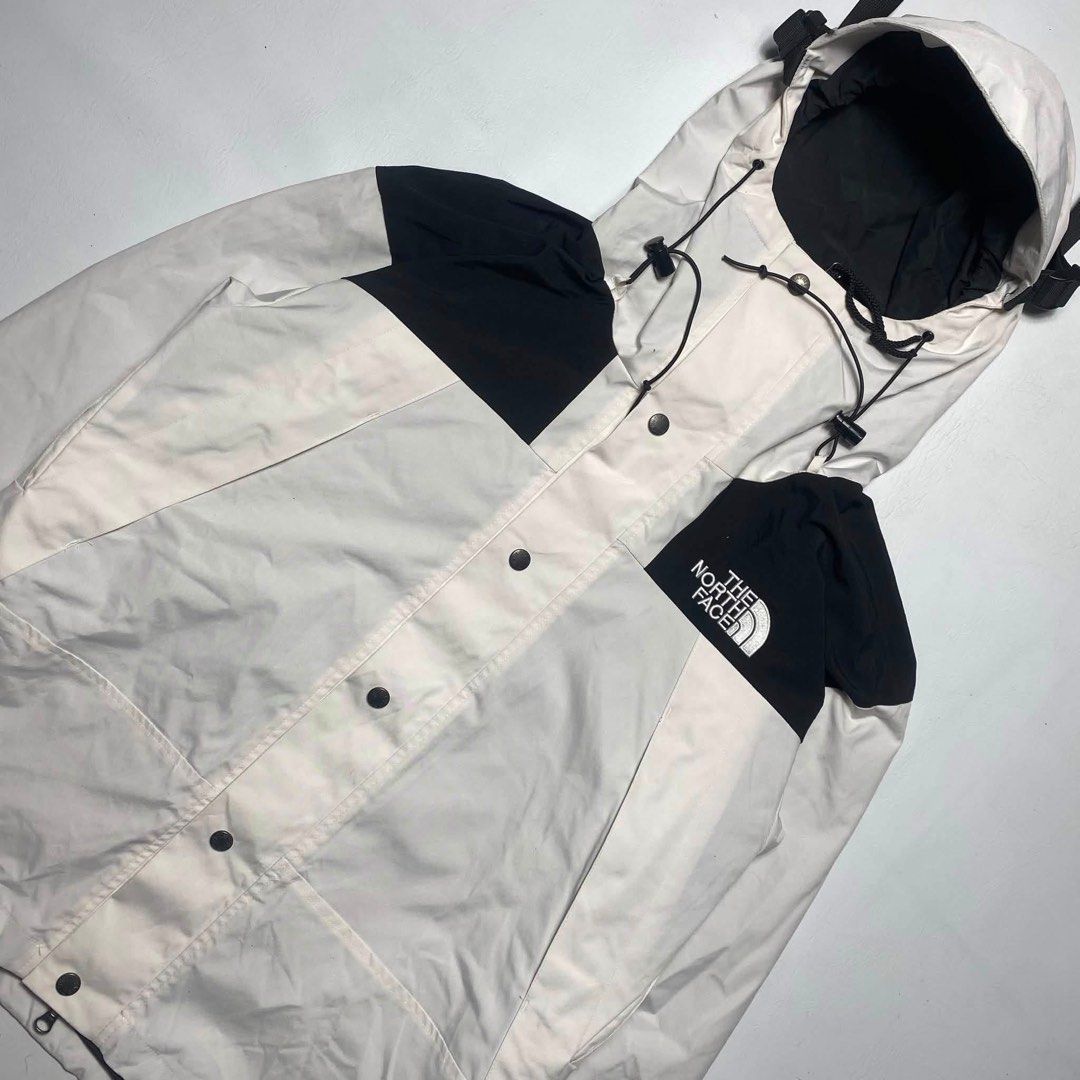 THE NORTH FACE GORETEX JACKET (Category: Coats, Jackets and Outerwear) located in Manila. Submitted by valuable_rags (Listing ID 1463527658, Image 2). Description: THE NORTH FACE GORETEX JACKET CONDITION : EXCELLENT SIZE : XS ON TAG FIT TO LARGE DIMENSIONS: W23.5 x L25.5 ISSUE: NONE .