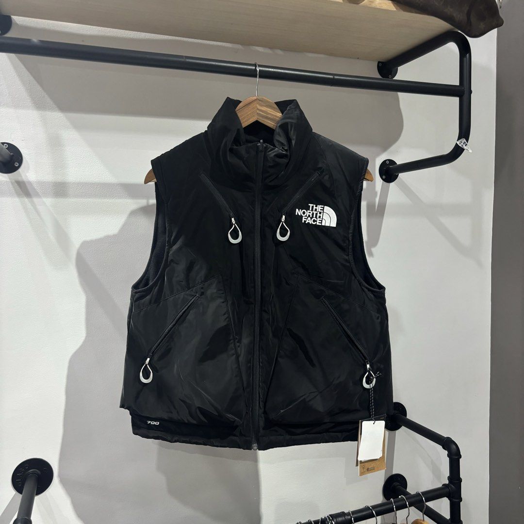 The North Face Reversible Puffer Vest (Category: Coats, Jackets and Outerwear) located in Bambang. Submitted by heats777 (Listing ID 1463482242, Image 2). Description: Excellent condition No issue Size: US XS ASIA S.