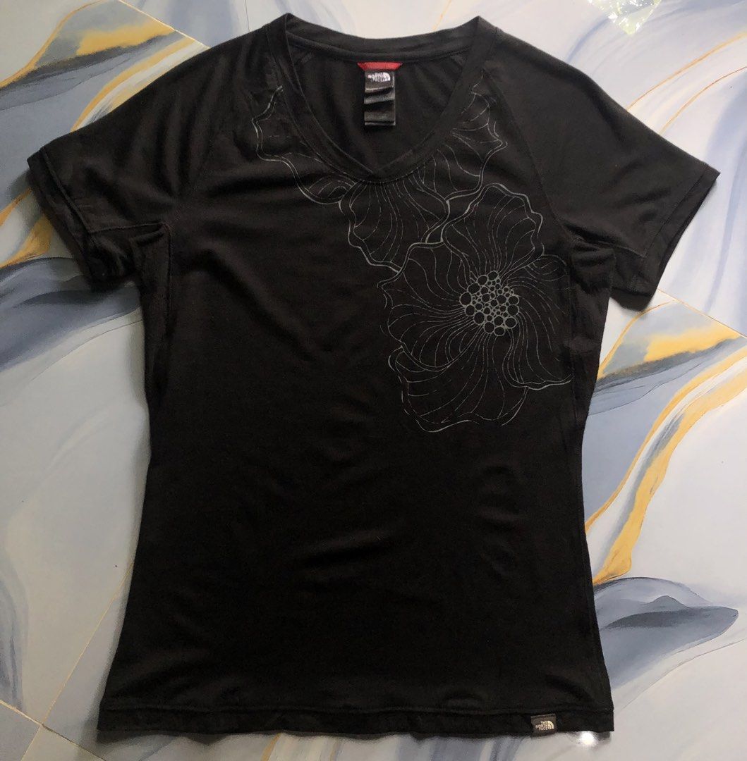 The North Face size Medium (Category: Activewear) located in Sumilao. Submitted by kentmarkda97226 (Listing ID 1463438424, Image 1). Description: .