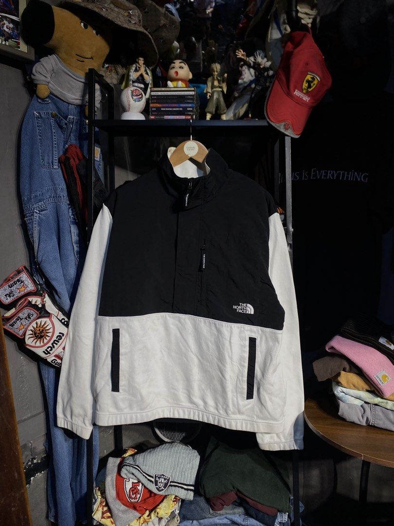 THE NORTH FACE TWO-TONE JACKET (Category: Coats, Jackets and Outerwear) located in San Pablo. Submitted by genesisllo24149 (Listing ID 1463436127, Image 2). Description: THE NORTH FACE TWO-TONE JACKET LENGTH -> 25.5 WIDTH -> 24 ISSUE -> YELLOWING ON NECK CAN BE WASH CONDITION -> GOOD DM TO PURCHASE 📥 DISCLAIMER: - Please manage your expectations, posted items are preloved, used & thrifted -Actual color may vary due to lighting -Flaker will be po