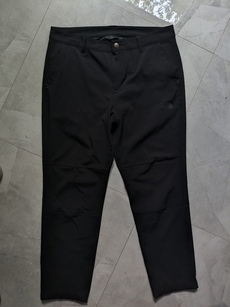 The North Face Windwall Pants Black (Category: Joggers) located in Villareal. Submitted by Whel08 (Listing ID 1463406290, Image 1). Description: - Brand: The North Face - Color: Black - Type: Outdoor Pants - Features: Windwall and Pertex - Equilibrium technology - Closure: Button - Pockets: Zip pockets - Ideal for: Hiking and outdoor activities - Note: Measurements and details shown in photos. Please check photos. size 32-34.