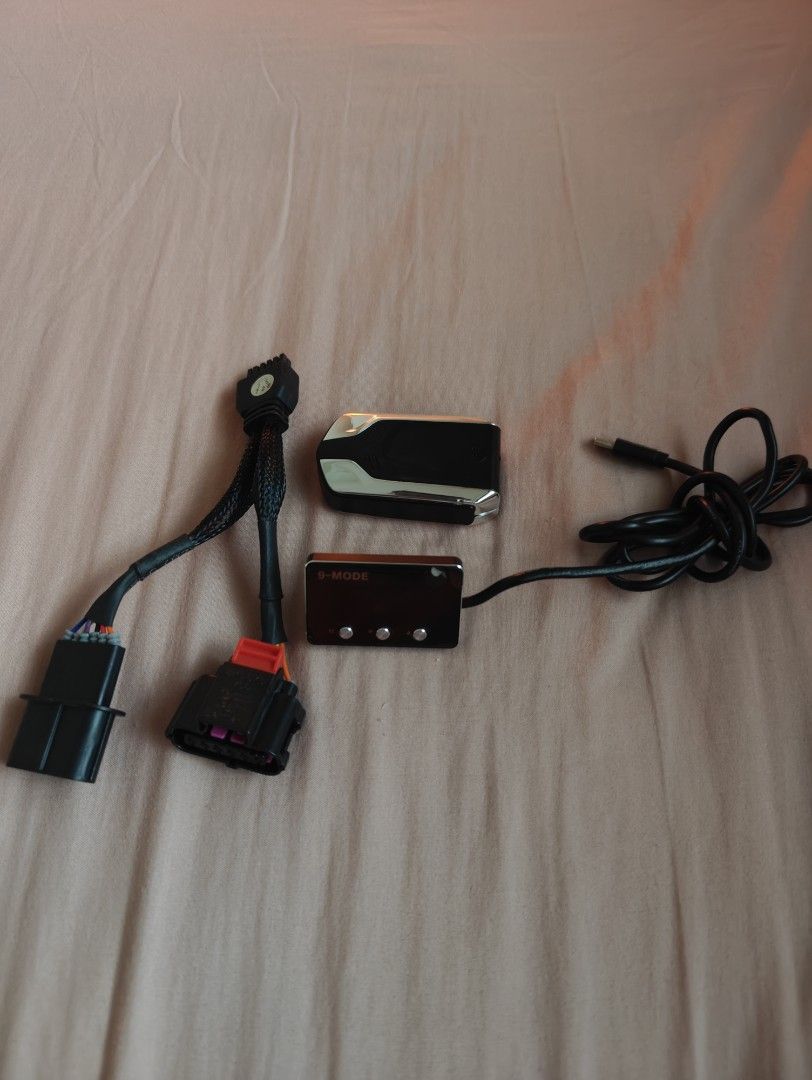Throttle controller (Category: ECU) located in Singapore. Submitted by icecreamcake007 (Listing ID 1463393052, Image 1). Description: bought wrong size for my car it'll fit vw.